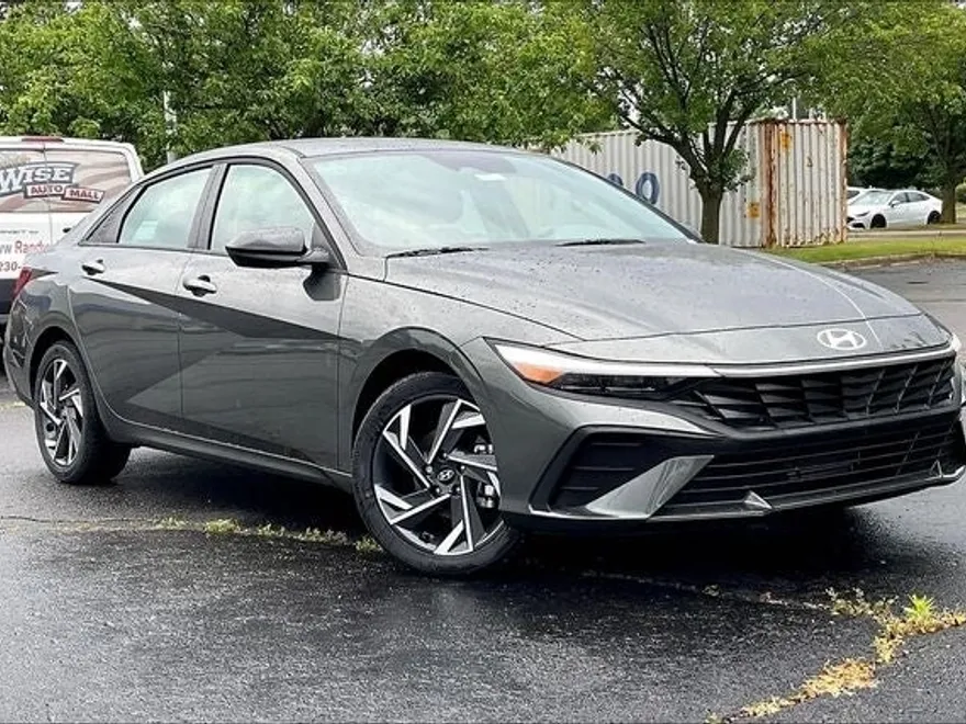 2025 Hyundai Elantra SEL Sport photo 1