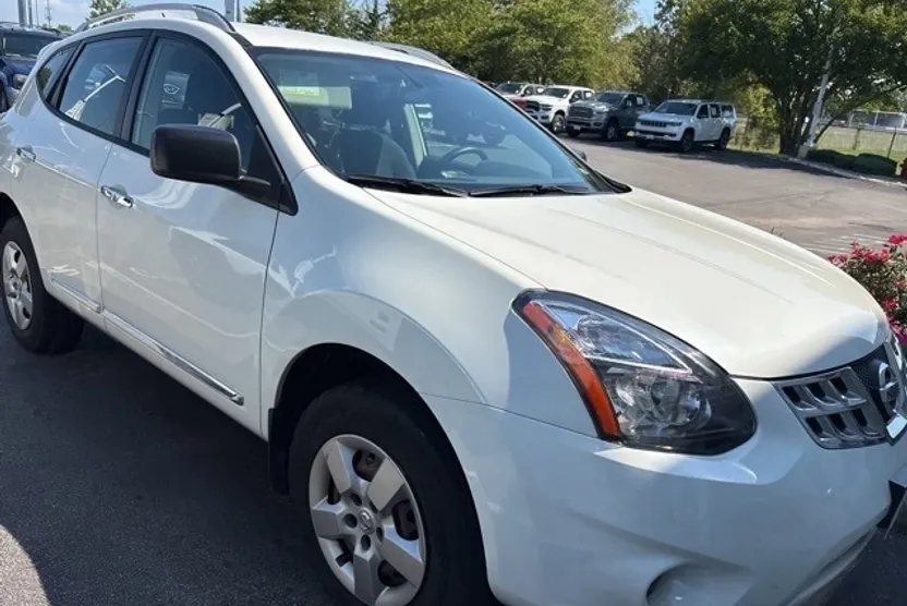 2014 Nissan Rogue Select S photo 1