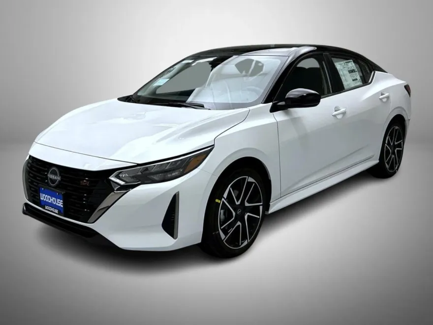 2025 Nissan Sentra SR photo 1