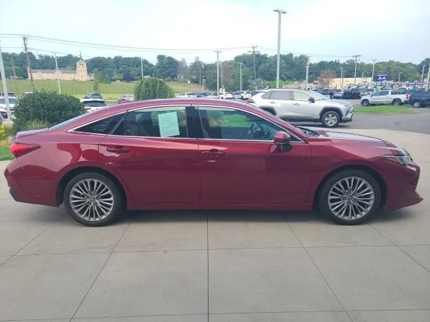 2022 Toyota Avalon Limited photo 7