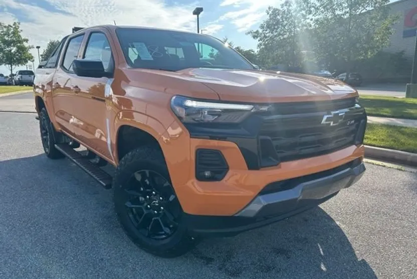 2025 Chevrolet Colorado Z71 photo 1