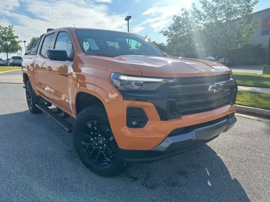 2025 Chevrolet Colorado Z71 photo 1