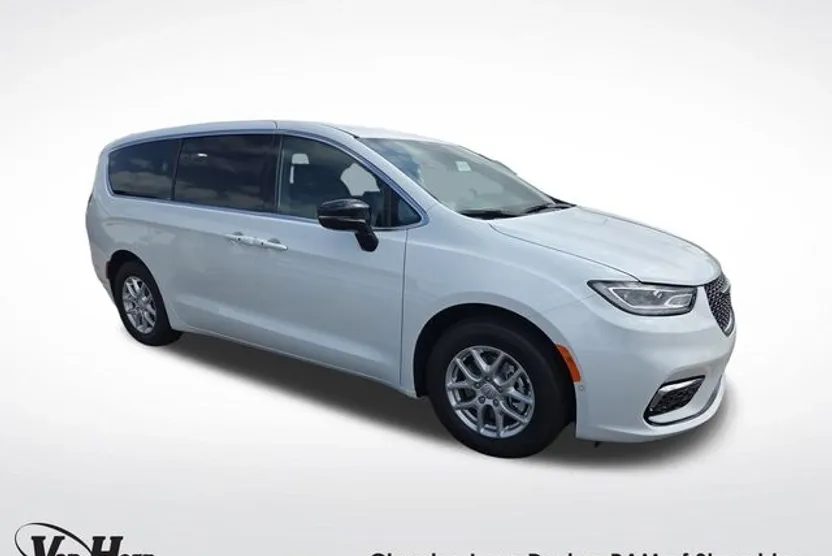 2026 Chrysler Pacifica photo 1