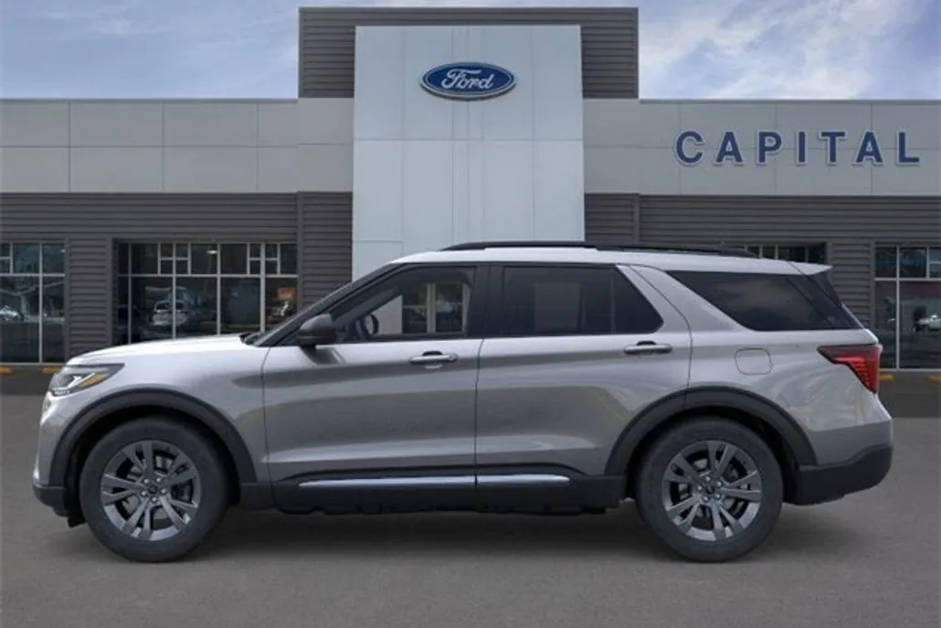 2025 Ford Explorer photo 1