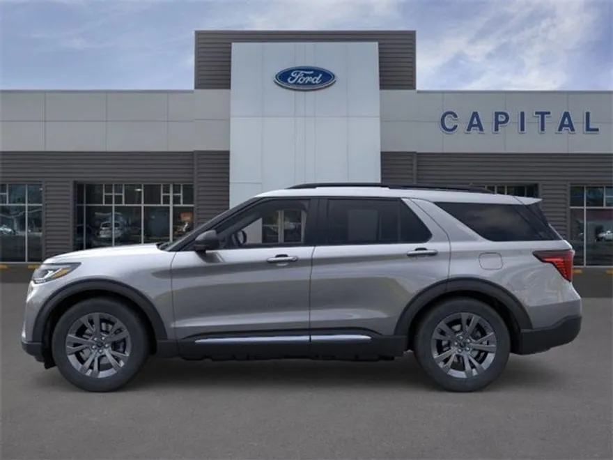 2025 Ford Explorer photo 1
