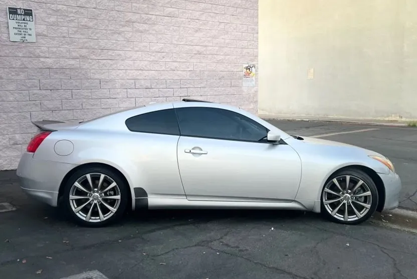 2010 Infiniti G37 photo 1