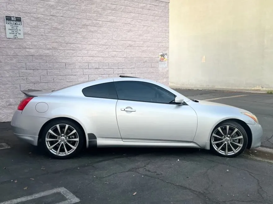 2010 Infiniti G37 photo 1
