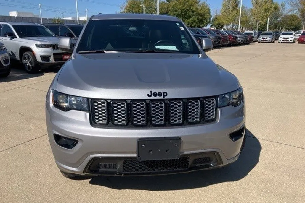 2021 Jeep Grand Cherokee Laredo X photo 1