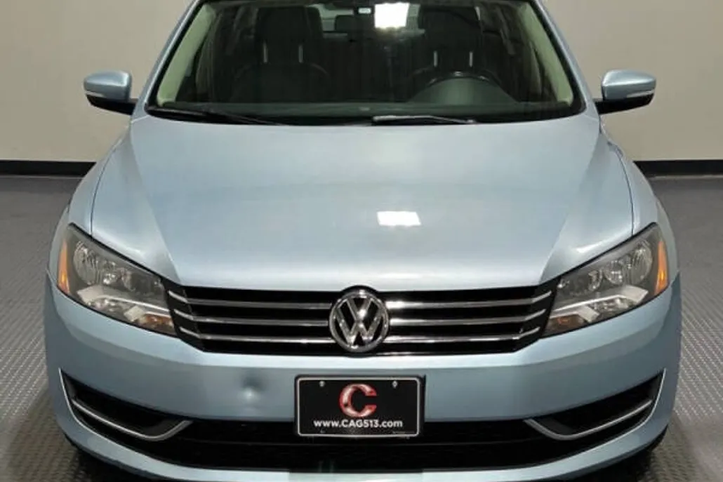 2013 Volkswagen Passat SE photo 1