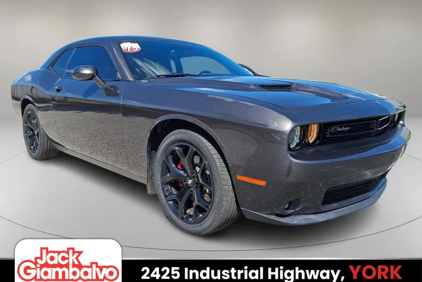 2015 Dodge Challenger SXT R/T Plus photo 1