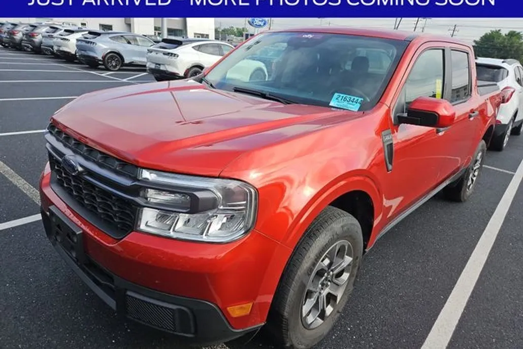 2023 Ford Maverick XLT photo 1