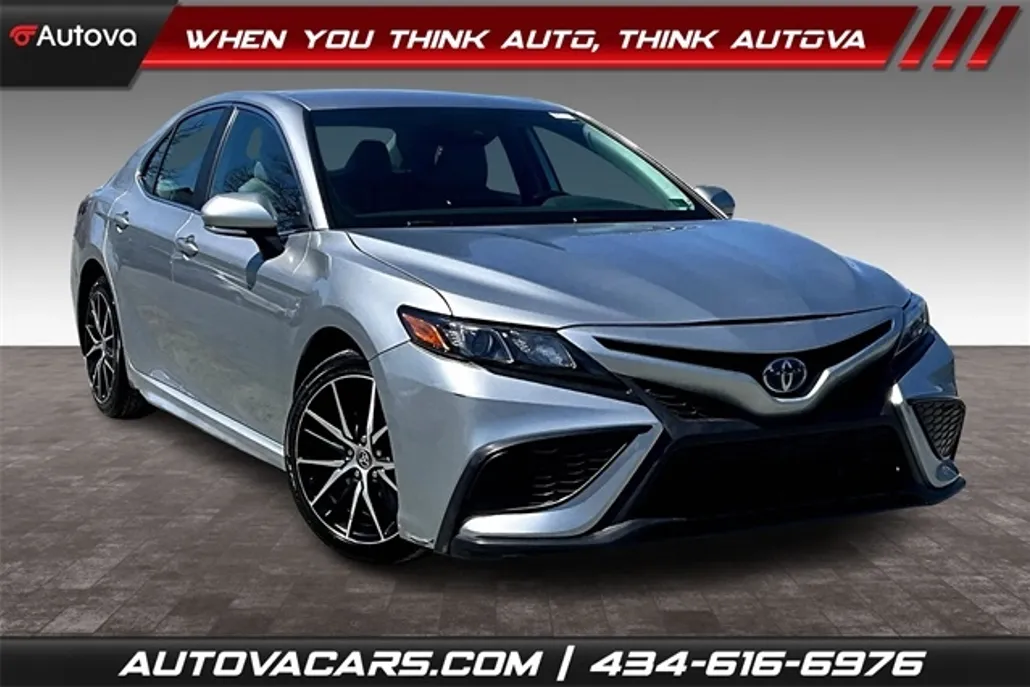 2022 Toyota Camry SE photo 1
