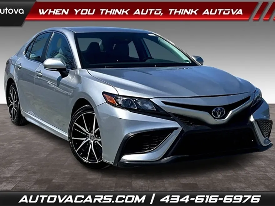 2022 Toyota Camry SE photo 1