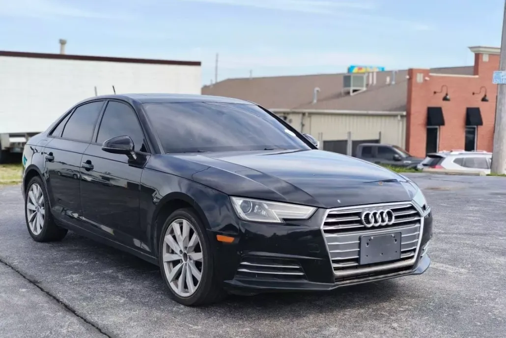 2017 Audi A4 Premium photo 1