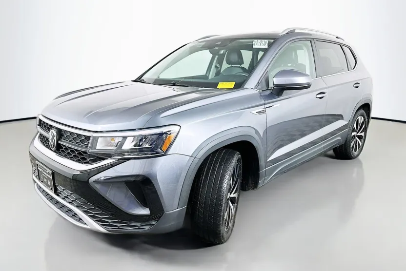 2023 Volkswagen Taos SE photo 1