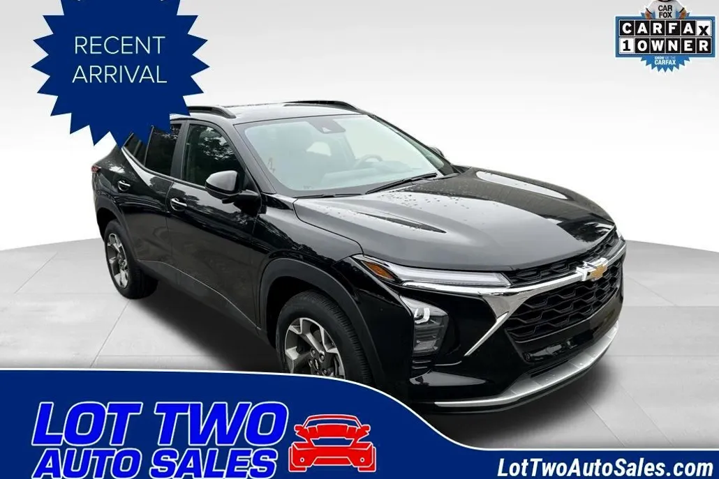 2024 Chevrolet Trax LT photo 1