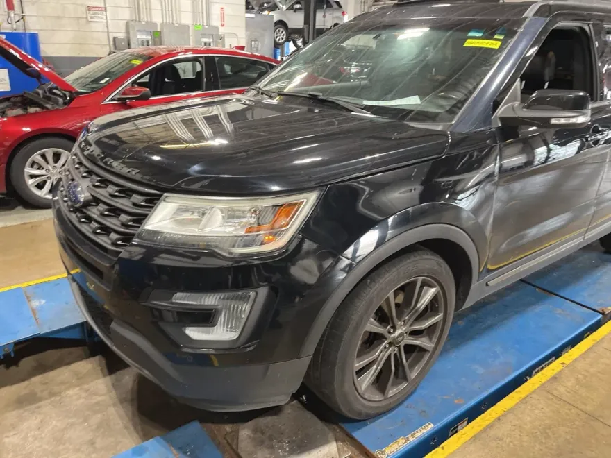 2017 Ford Explorer XLT photo 1