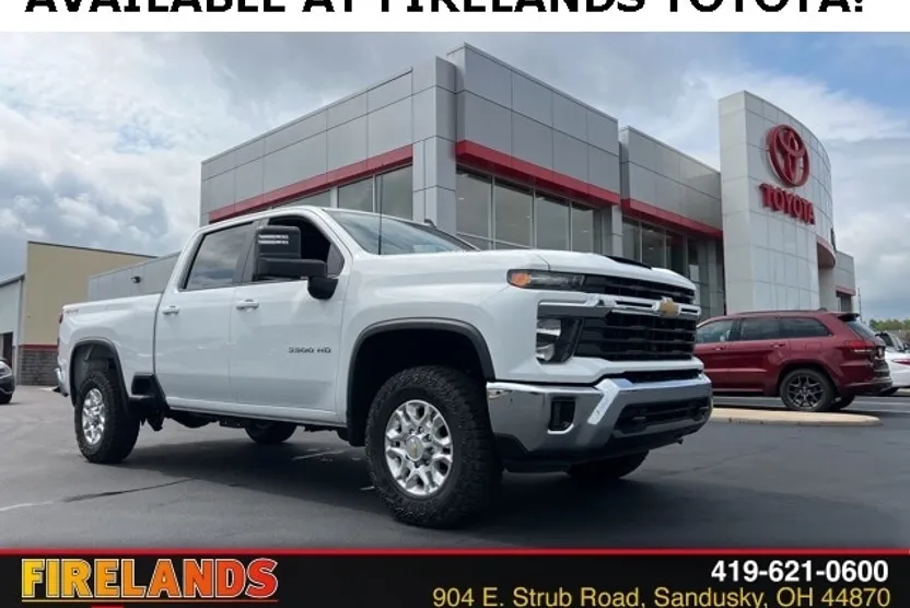 2024 Chevrolet Silverado 3500HD LT photo 1