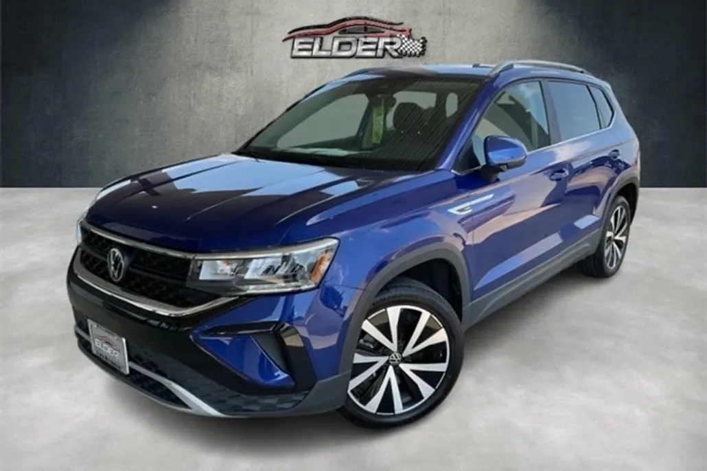 2024 Volkswagen Taos SE photo 1