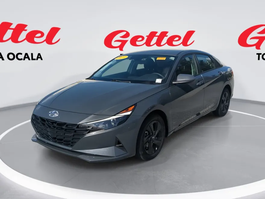 2023 Hyundai Elantra SEL photo 1
