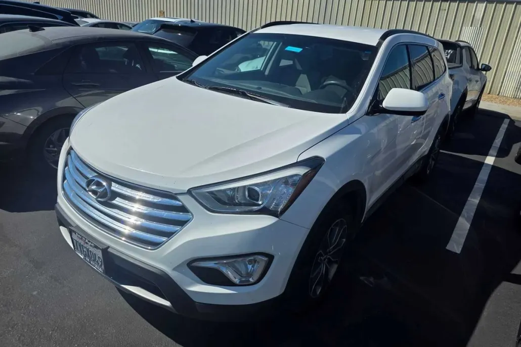 2016 Hyundai Santa Fe SE photo 1
