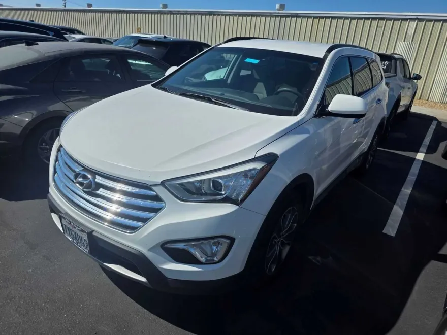 2016 Hyundai Santa Fe SE photo 1