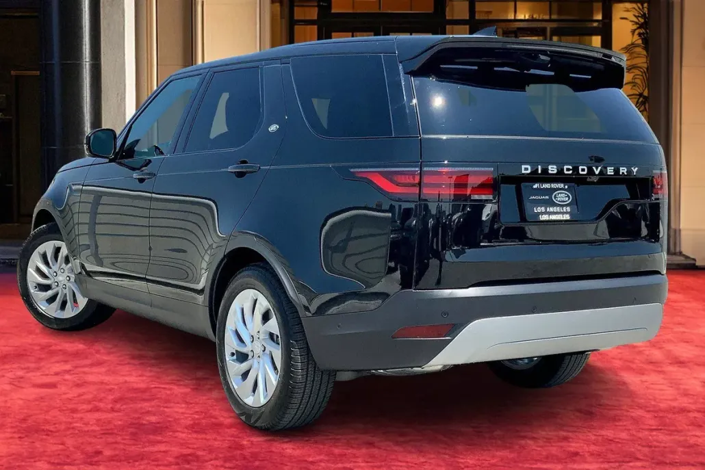 2025 Land Rover Discovery S photo 1