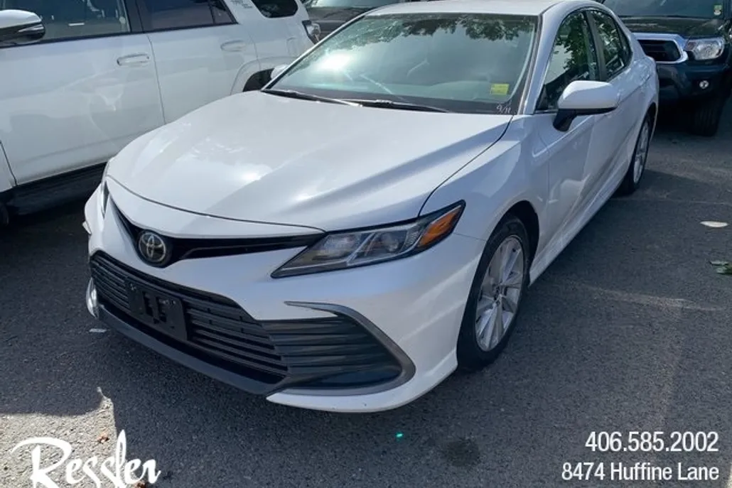 2022 Toyota Camry LE photo 1