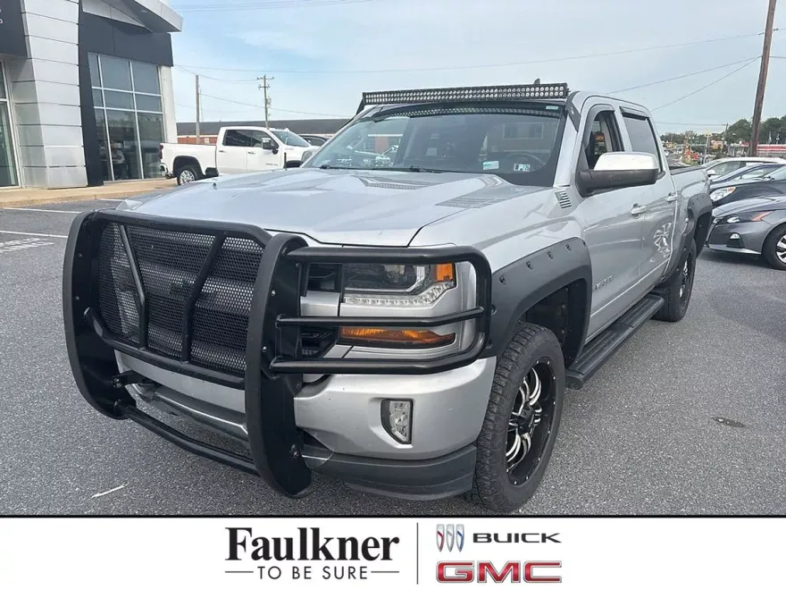 2017 Chevrolet Silverado 1500 LT photo 1