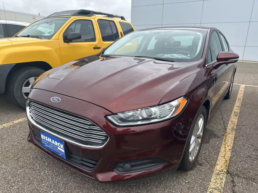 2015 Ford Fusion SE photo 1