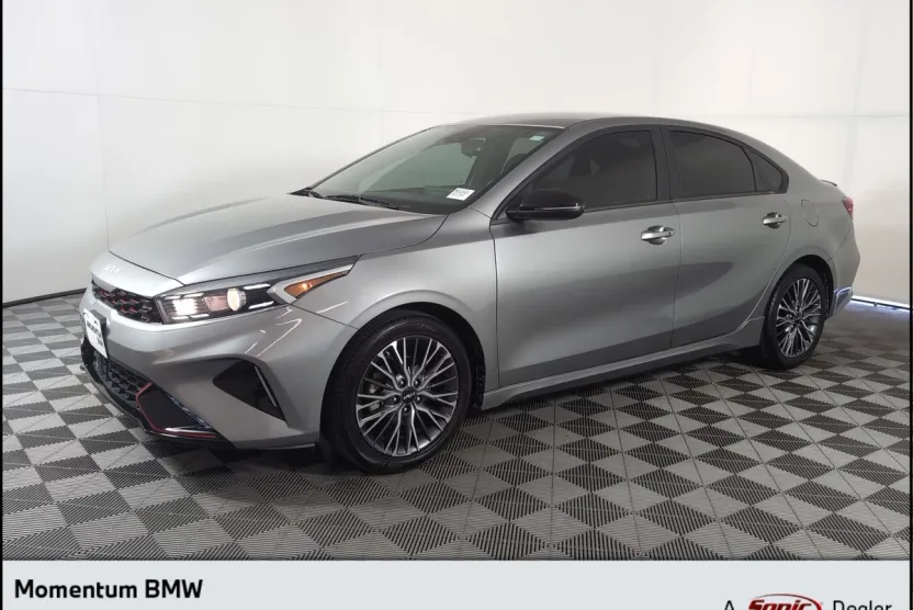 2022 Kia Forte GT-Line photo 1