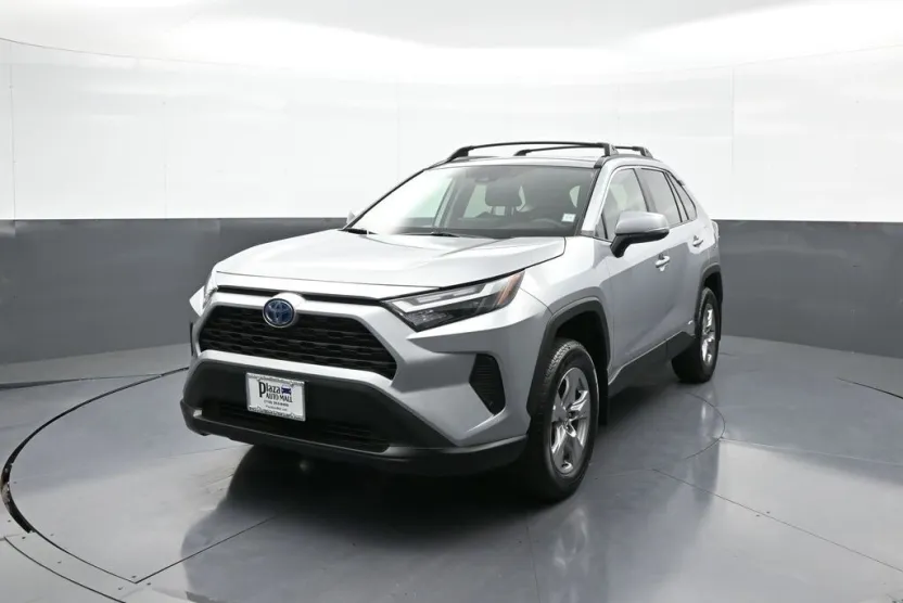 2024 Toyota RAV4 Hybrid XLE photo 1