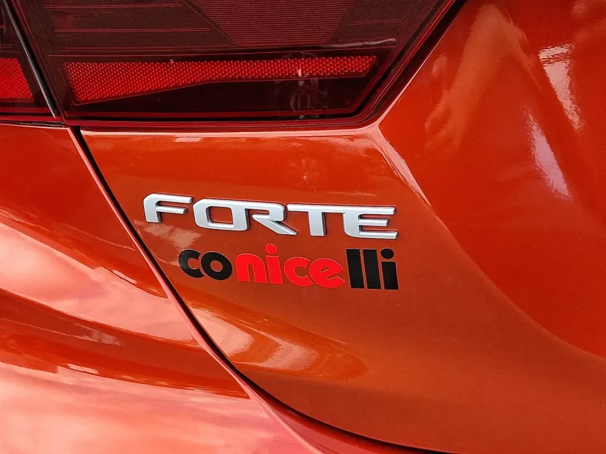 2024 Kia Forte LXS photo 1
