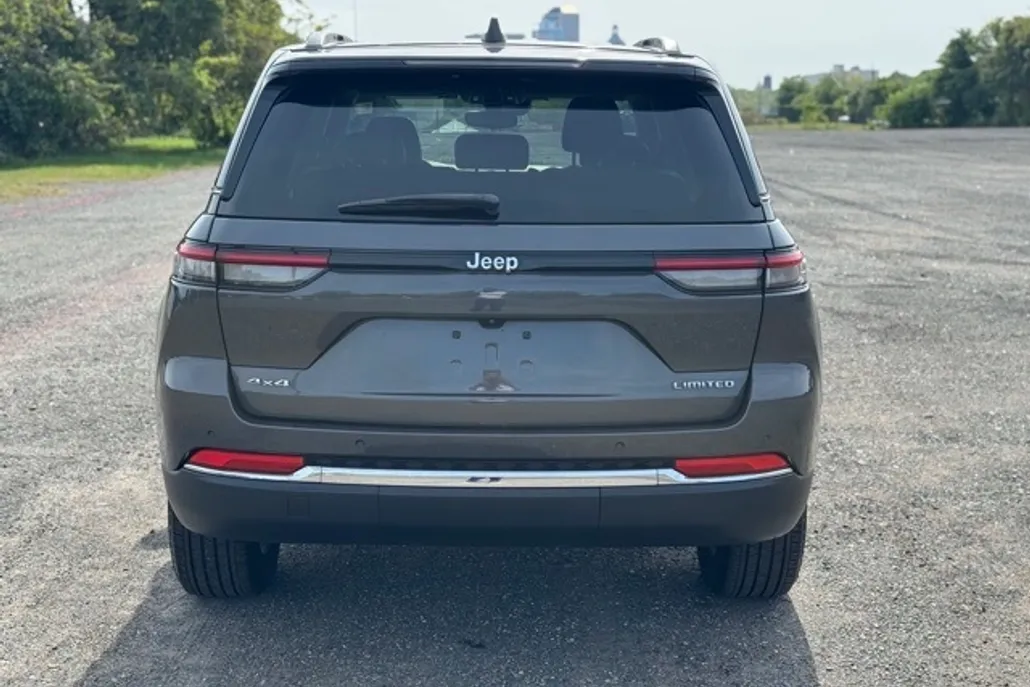 2023 Jeep Grand Cherokee Limited photo 1