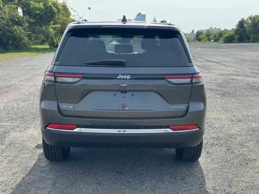 2023 Jeep Grand Cherokee Limited photo 1