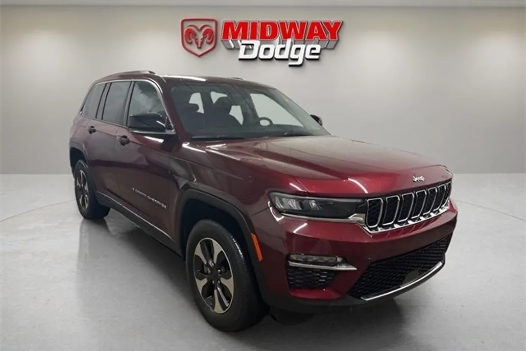 2023 Jeep Cherokee Base photo 1