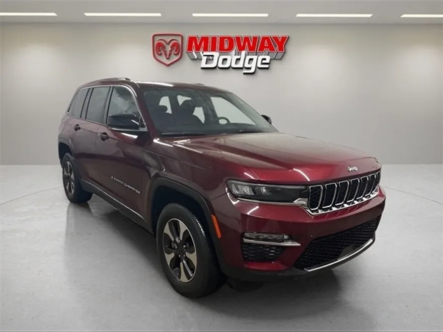 2023 Jeep Cherokee Base photo 1