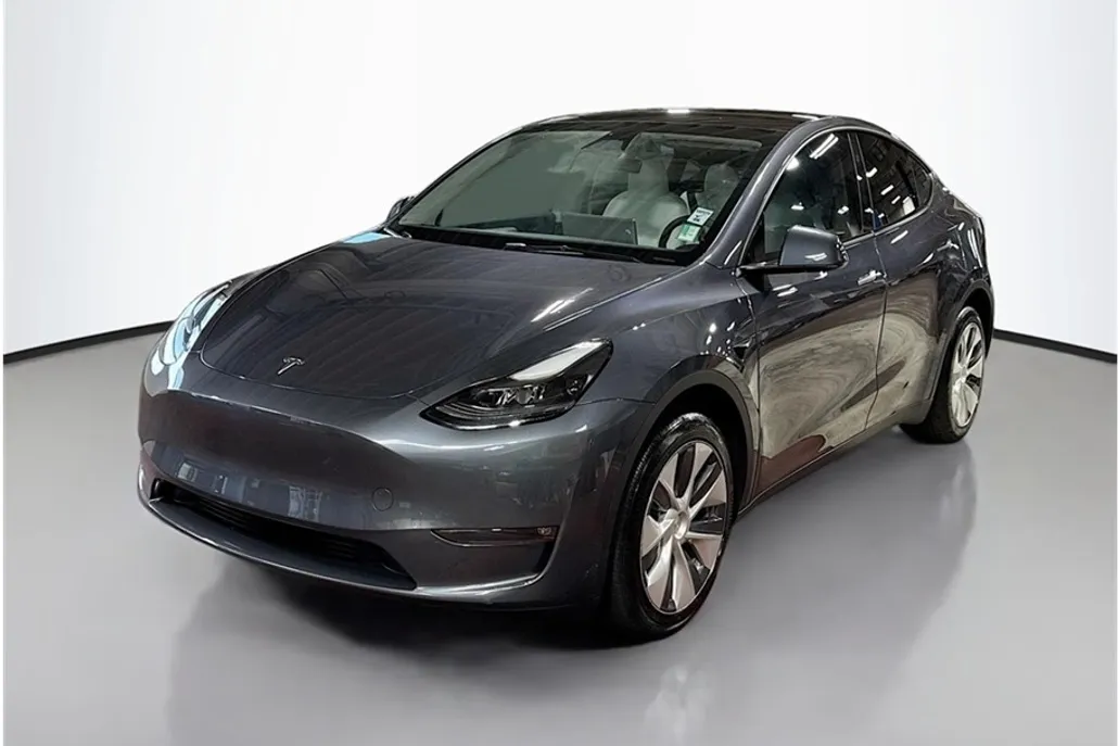 2023 Tesla Model Y Long Range photo 1