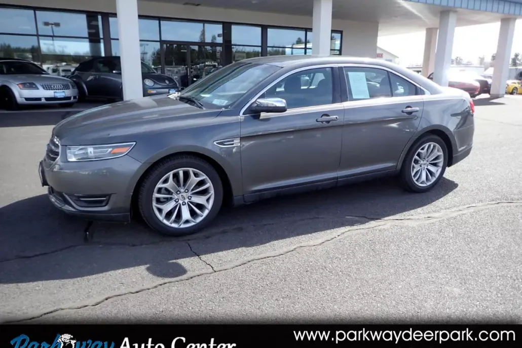 2016 Ford Taurus Limited photo 1