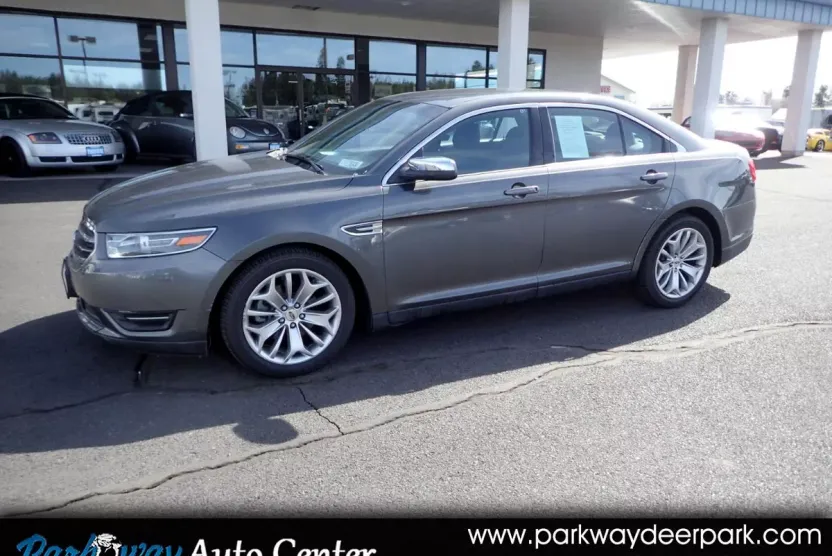 2016 Ford Taurus Limited photo 1