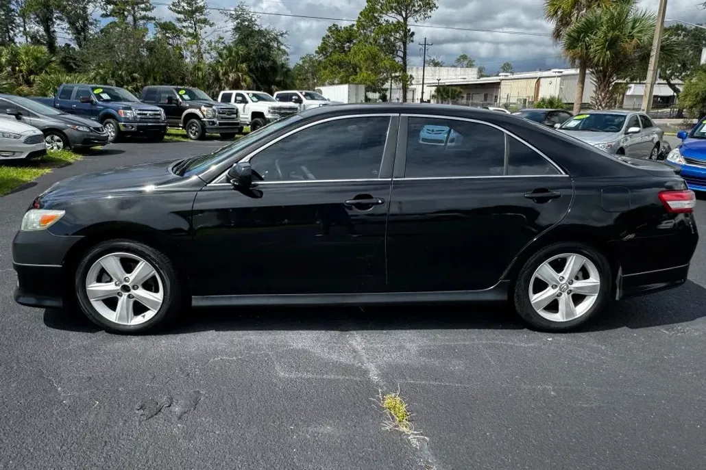 2011 Toyota Camry photo 1