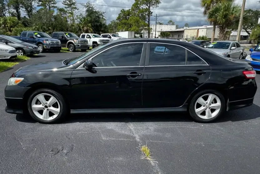 2011 Toyota Camry photo 1