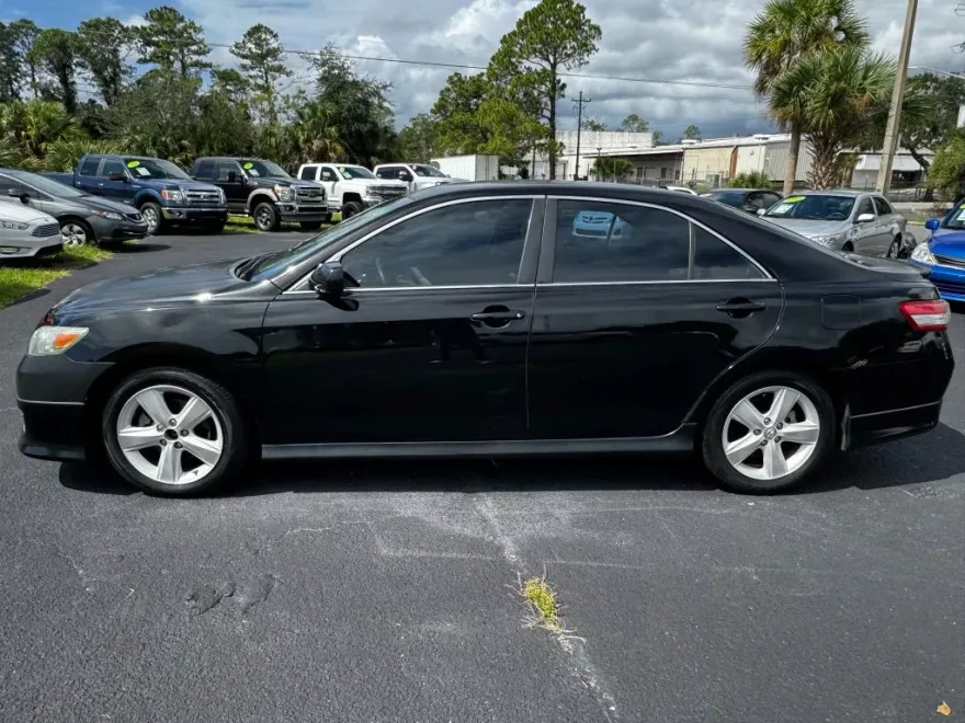 2011 Toyota Camry photo 1