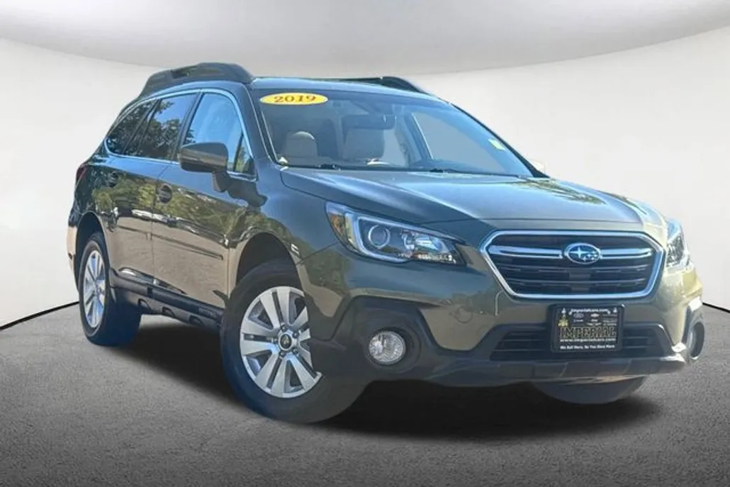 2019 Subaru Outback 2.5i Premium photo 1