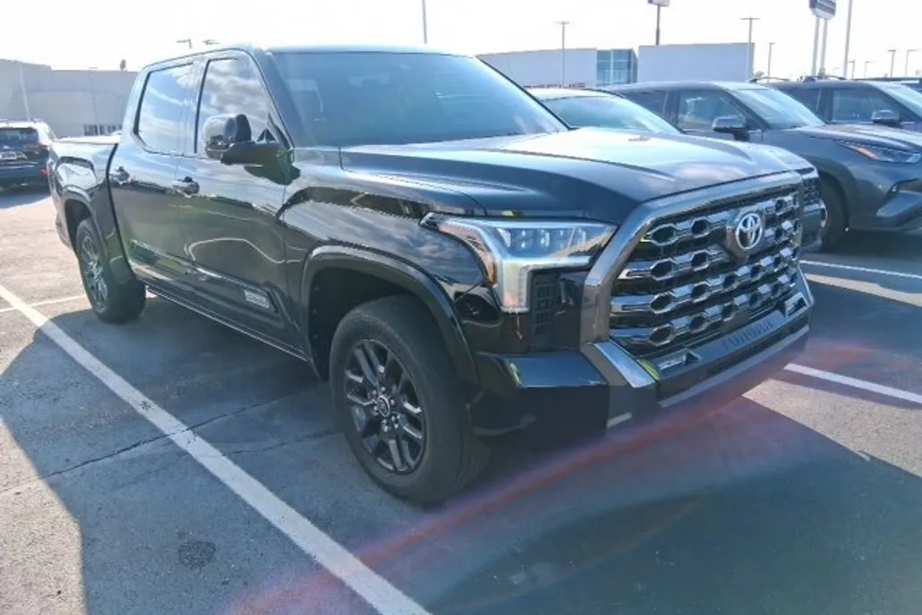 2022 Toyota Tundra Platinum CrewMax photo 1