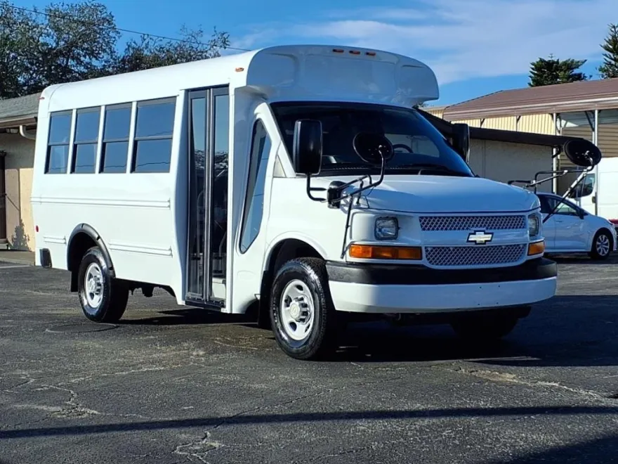 2013 Chevrolet Silverado 3500 Cutaway photo 1