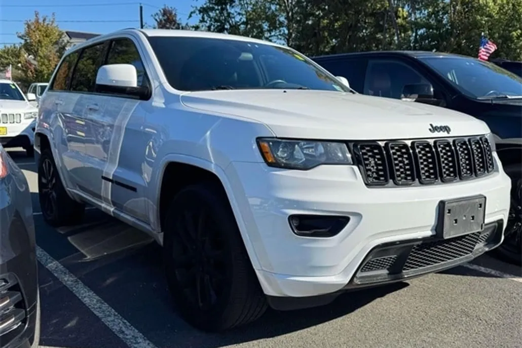 2021 Jeep Grand Cherokee Laredo X photo 1