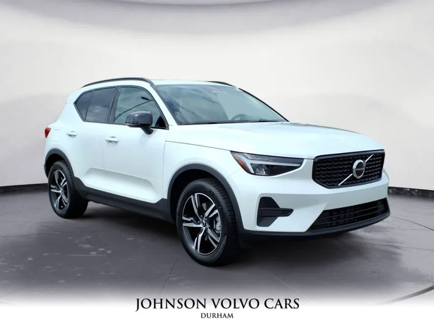 2026 Volvo XC40 Core photo 1