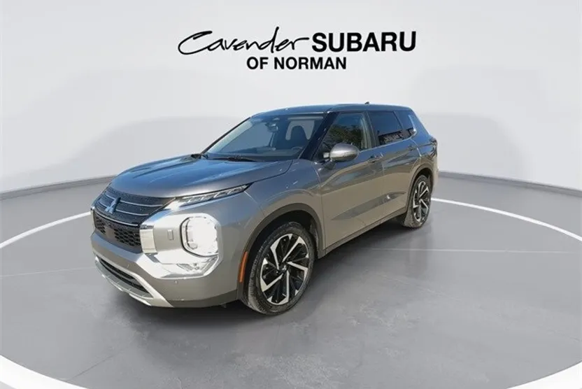 2024 Mitsubishi Outlander SE photo 1