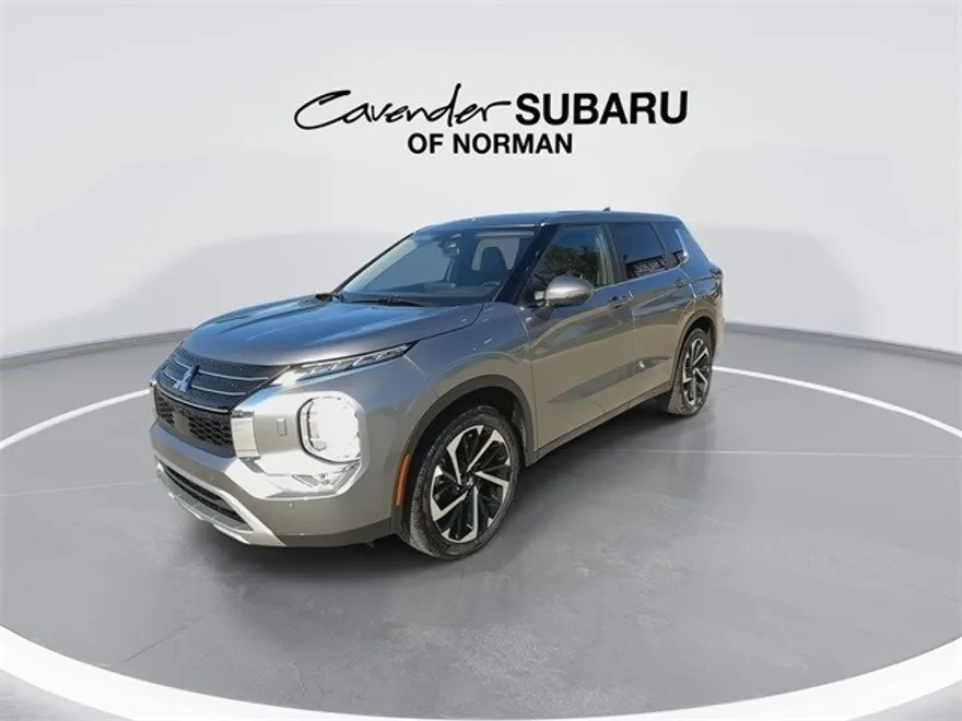 2024 Mitsubishi Outlander SE photo 1
